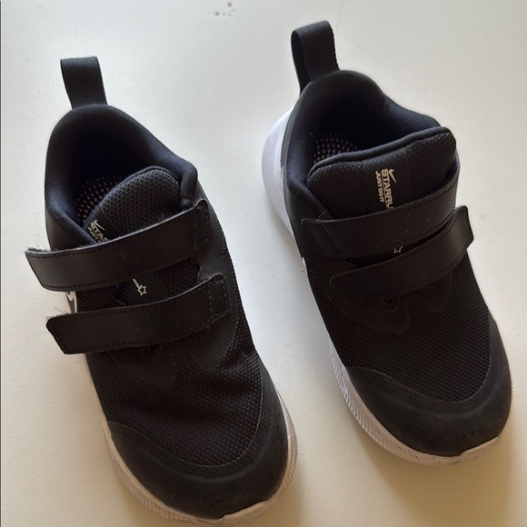 Nike Other - Nike Starrunner 3  unisex sneakers size 10C